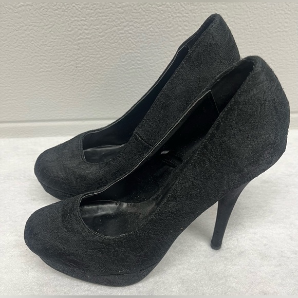 Forever21 Black Lace Heels - Picture 2 of 6